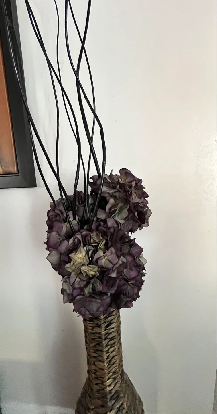 Tall woven vase with/without artificial flowers image indicator(3)