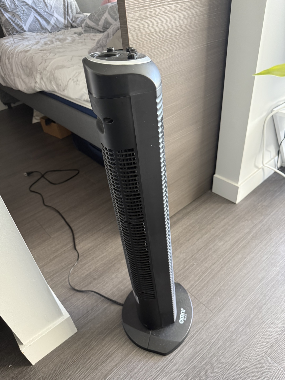 Omni 3-speed Oscillating Tower Fan
