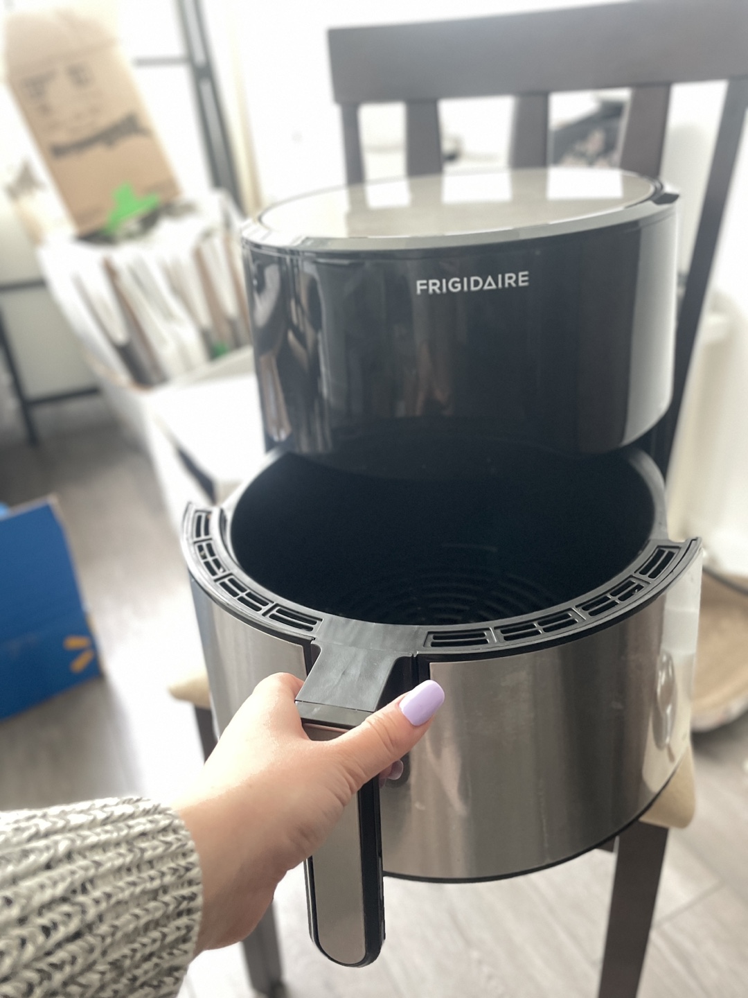 Frigidaire 8QT Digital Air Fryer - photo 3