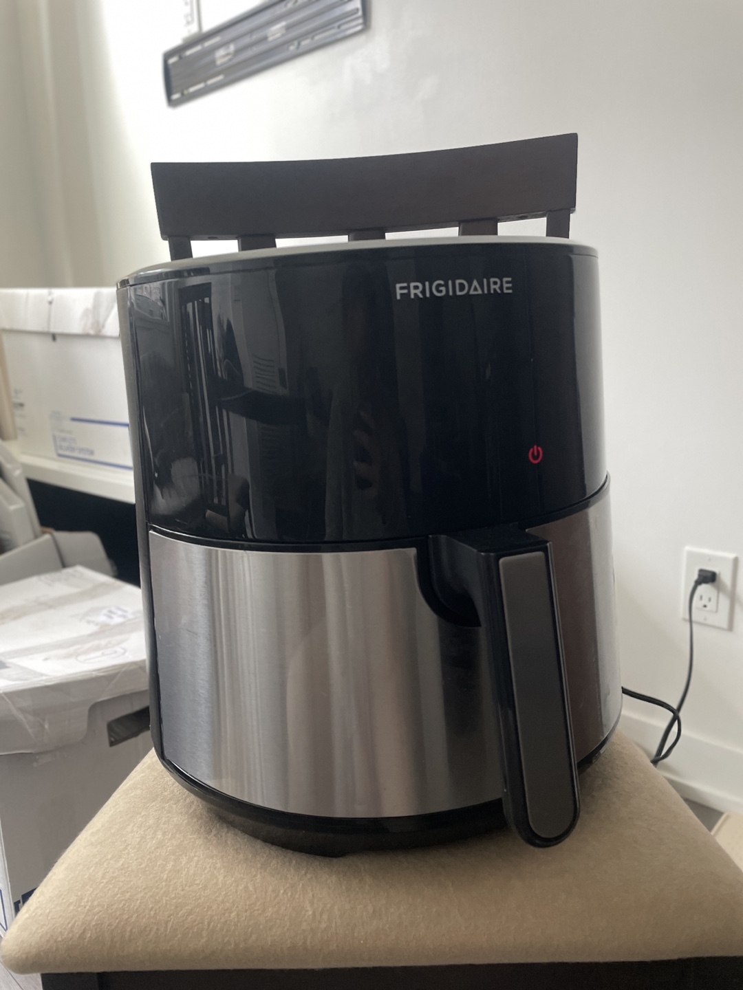 Frigidaire 8QT Digital Air Fryer - photo 2