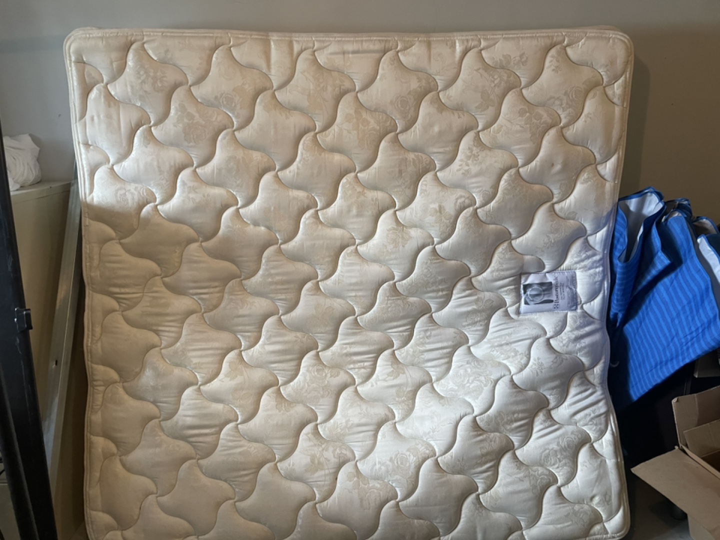 IKEA king Bed Mattress/frame/slats - photo 3