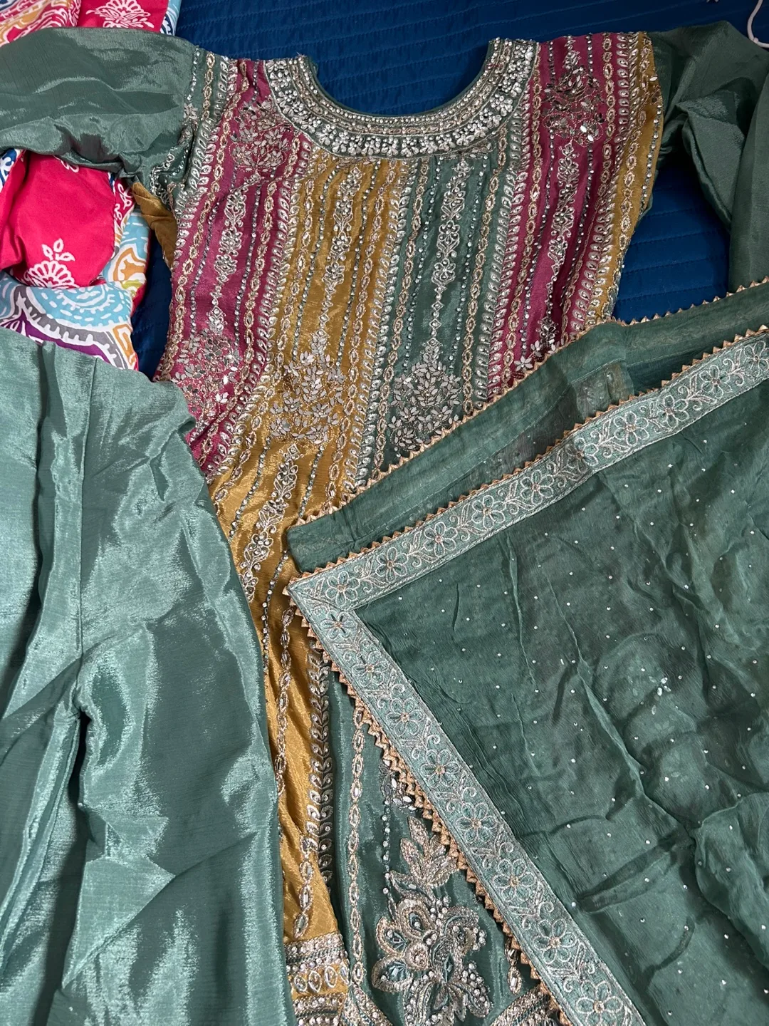 Gorgeous embroidered three-piece Shalwar Kameez thumbnail