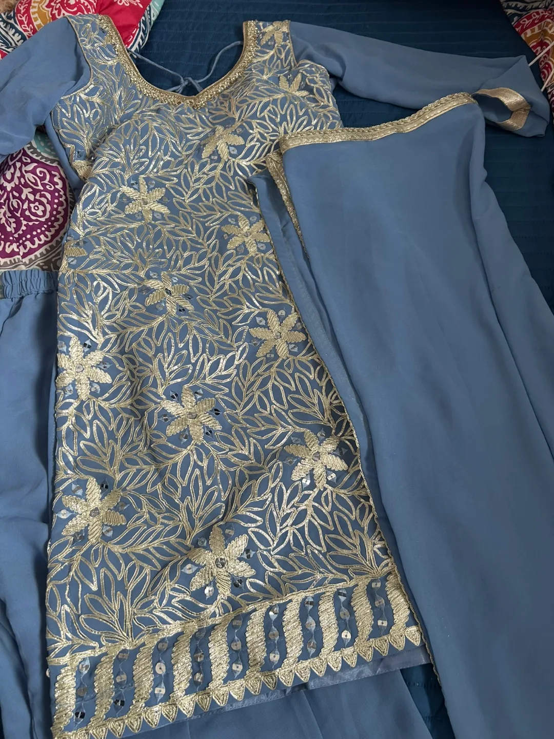 Gorgeous embroidered shalwar kameez thumbnail