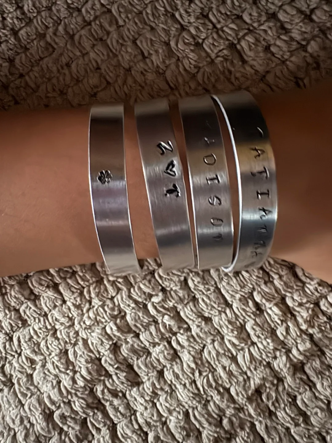 Custom Metal cuff bracelets image indicator(3)