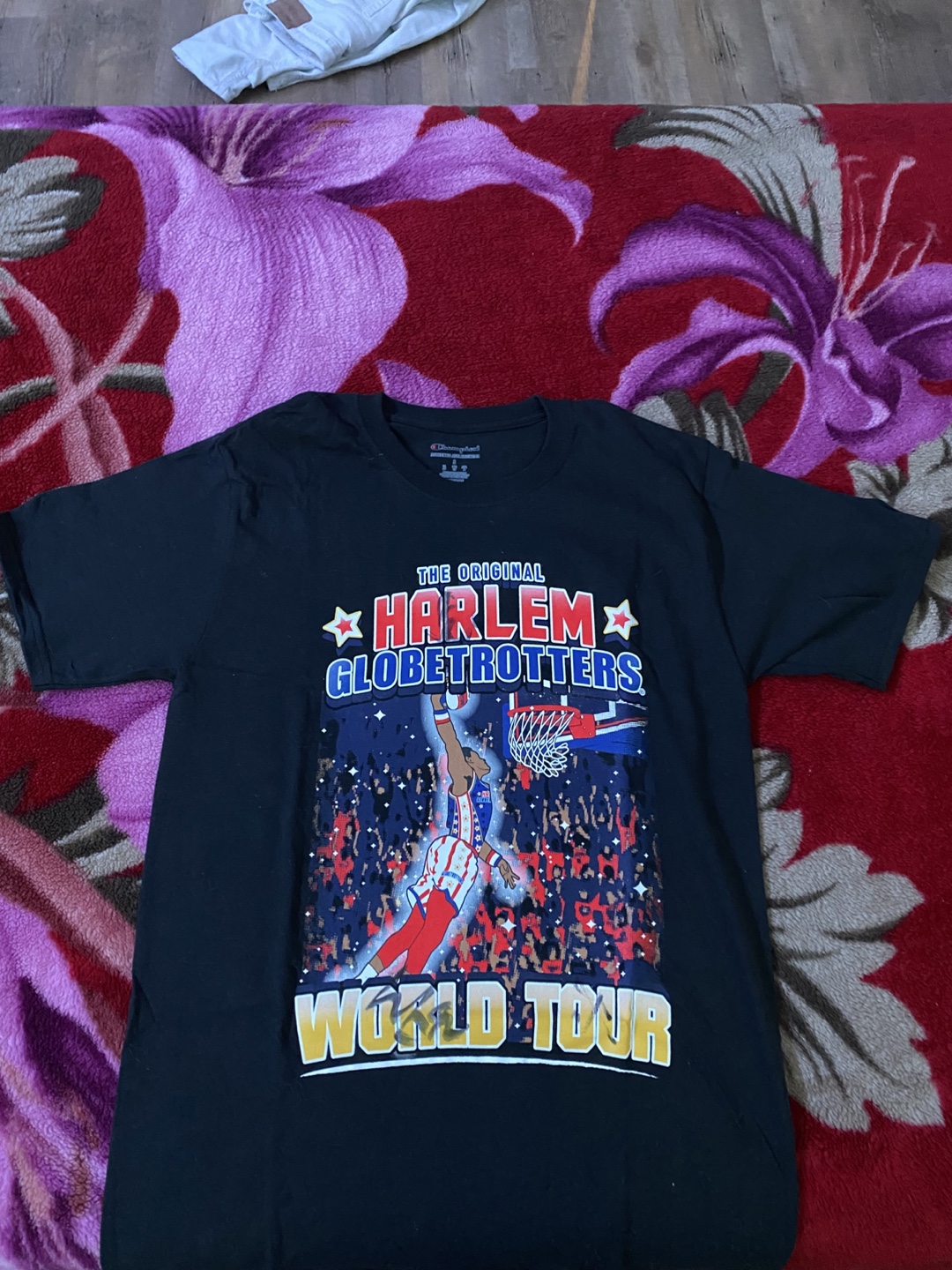 Harlem Globetrotters World Tour T-Shirt with 5 signatures