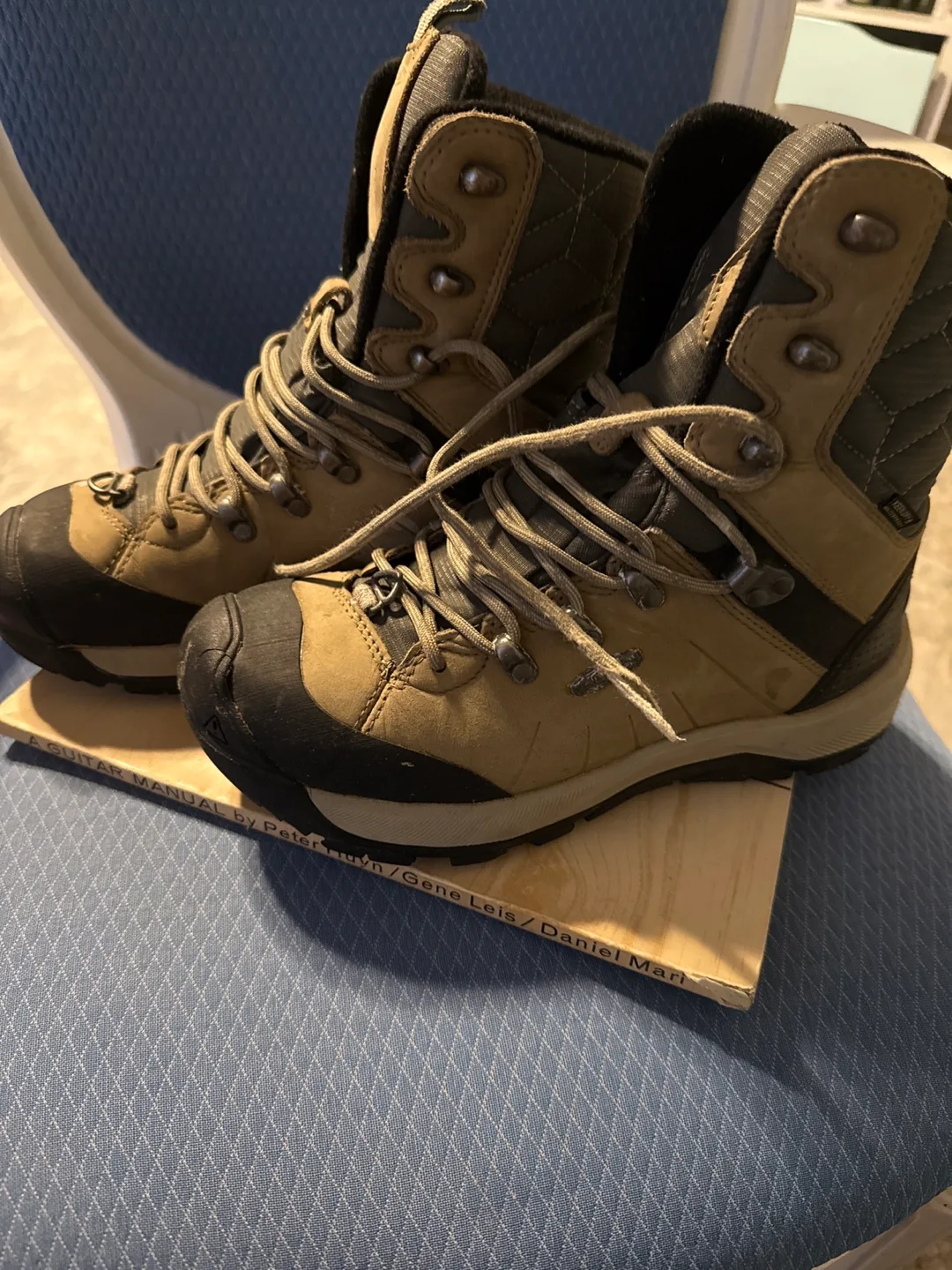 Keen Women's Hiking Boots Size 8 thumbnail