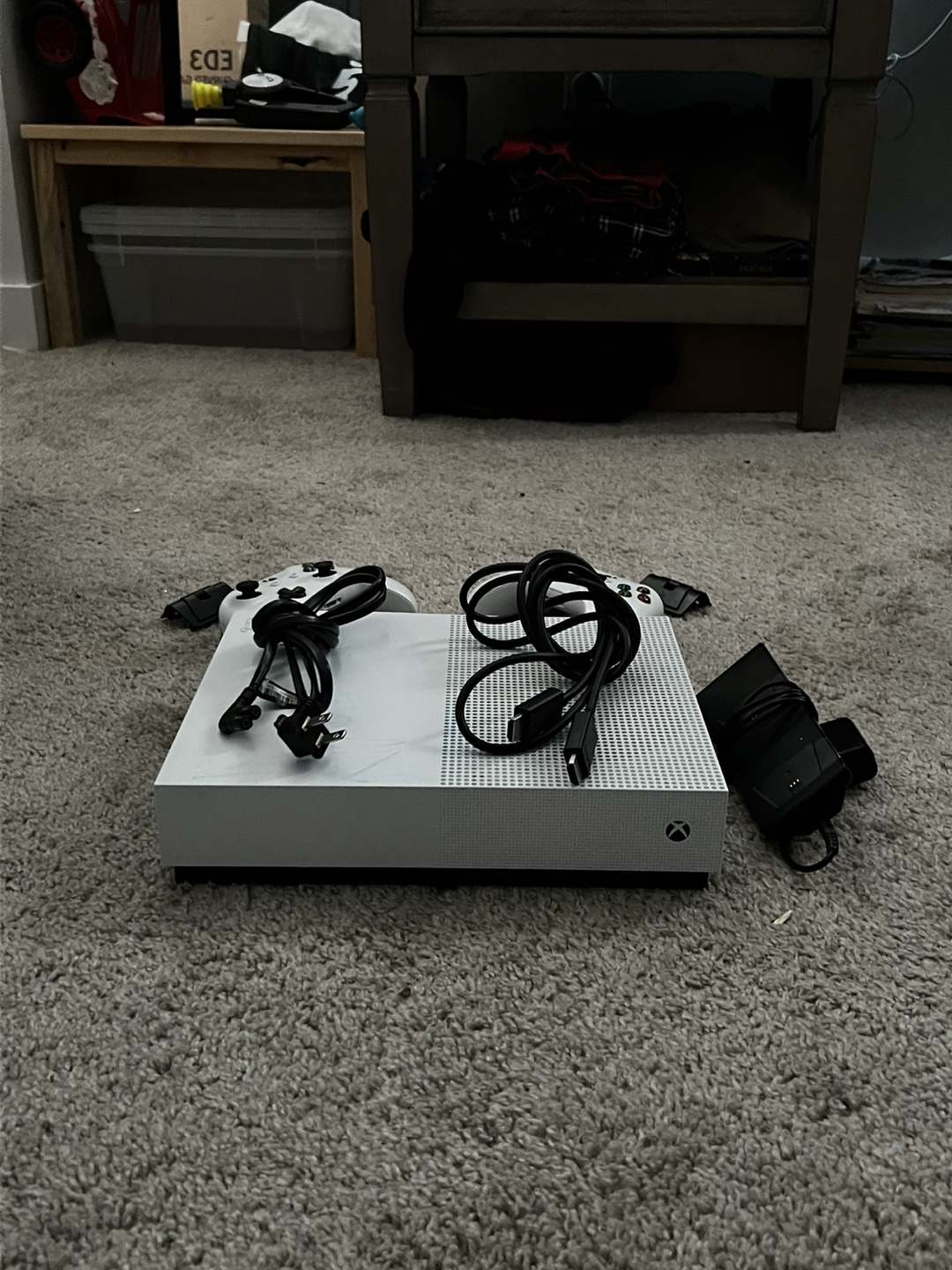 Xbox One S Console - White - 2 Controllers + Accessories - photo 2
