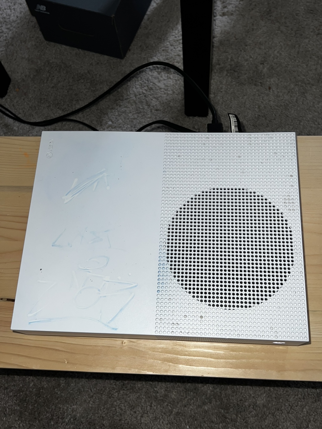 Xbox One S Console - White - 2 Controllers + Accessories - photo 5