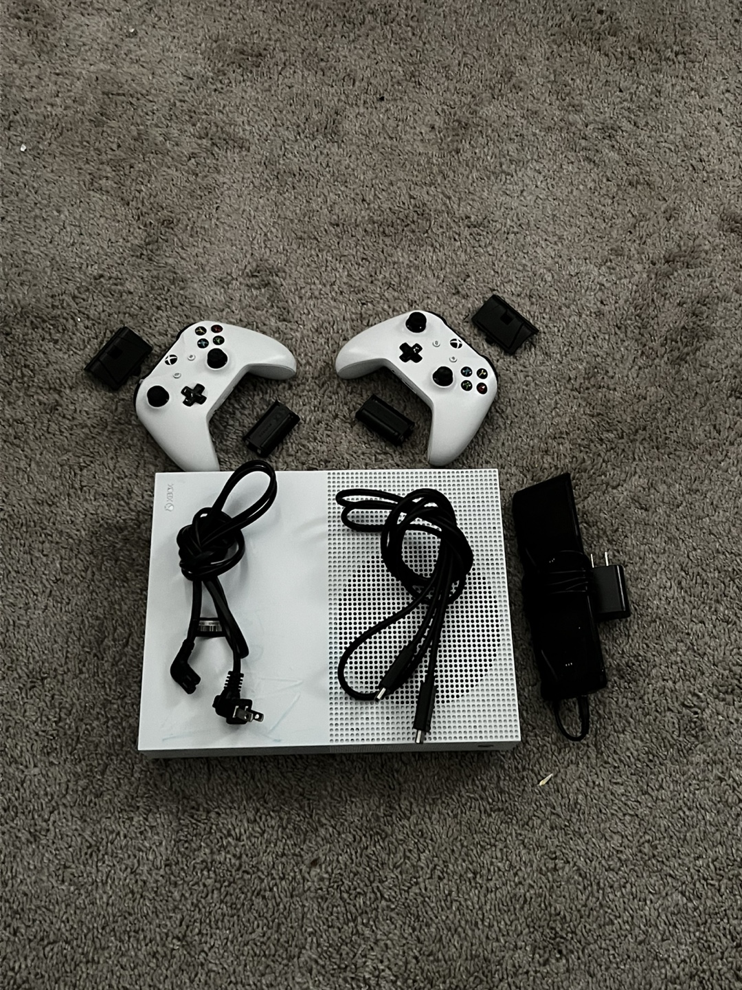 Xbox One S Console - White - 2 Controllers + Accessories