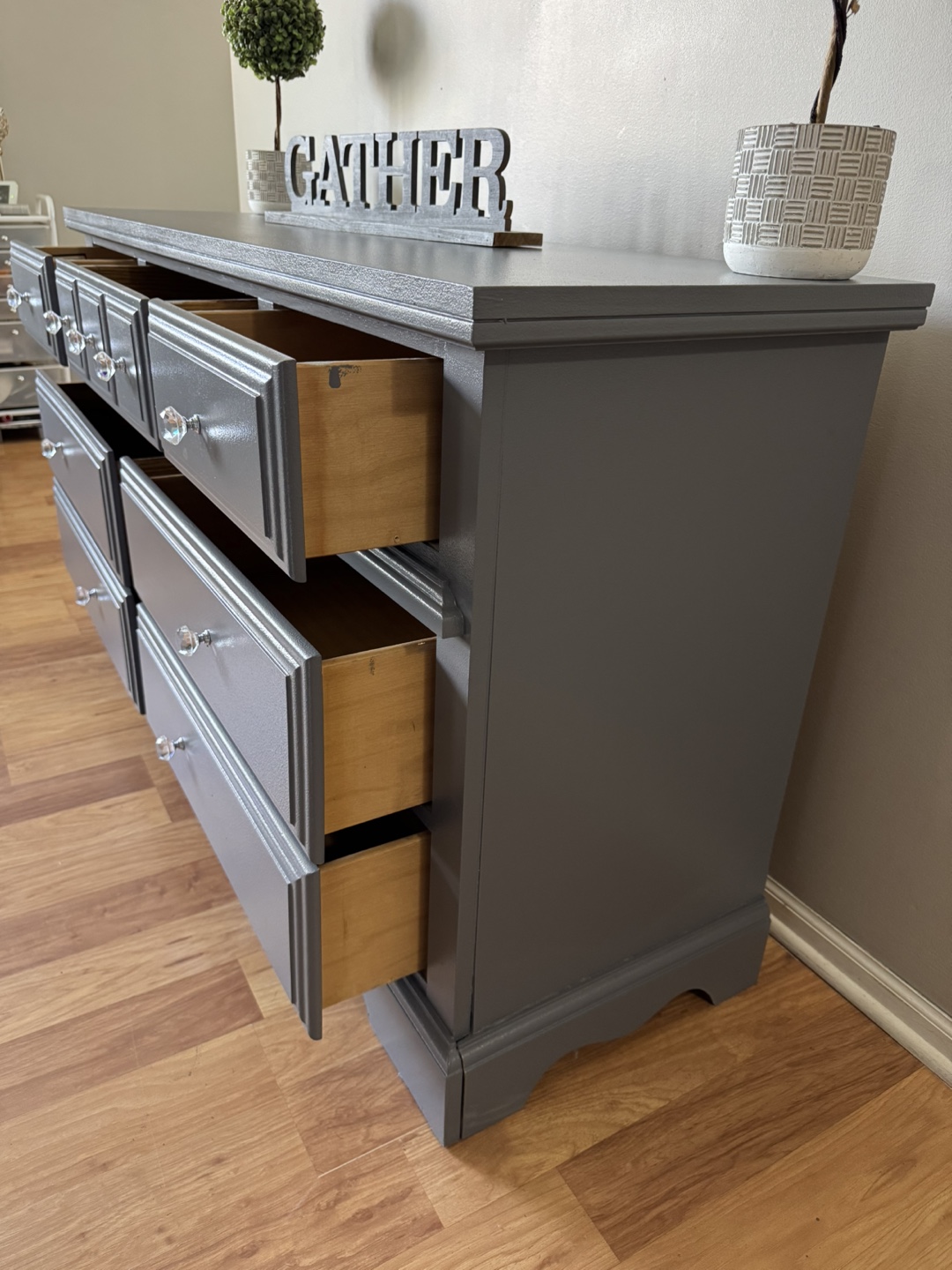 ✨🩶Beautiful solid wood dresser✨🩶 - photo 4