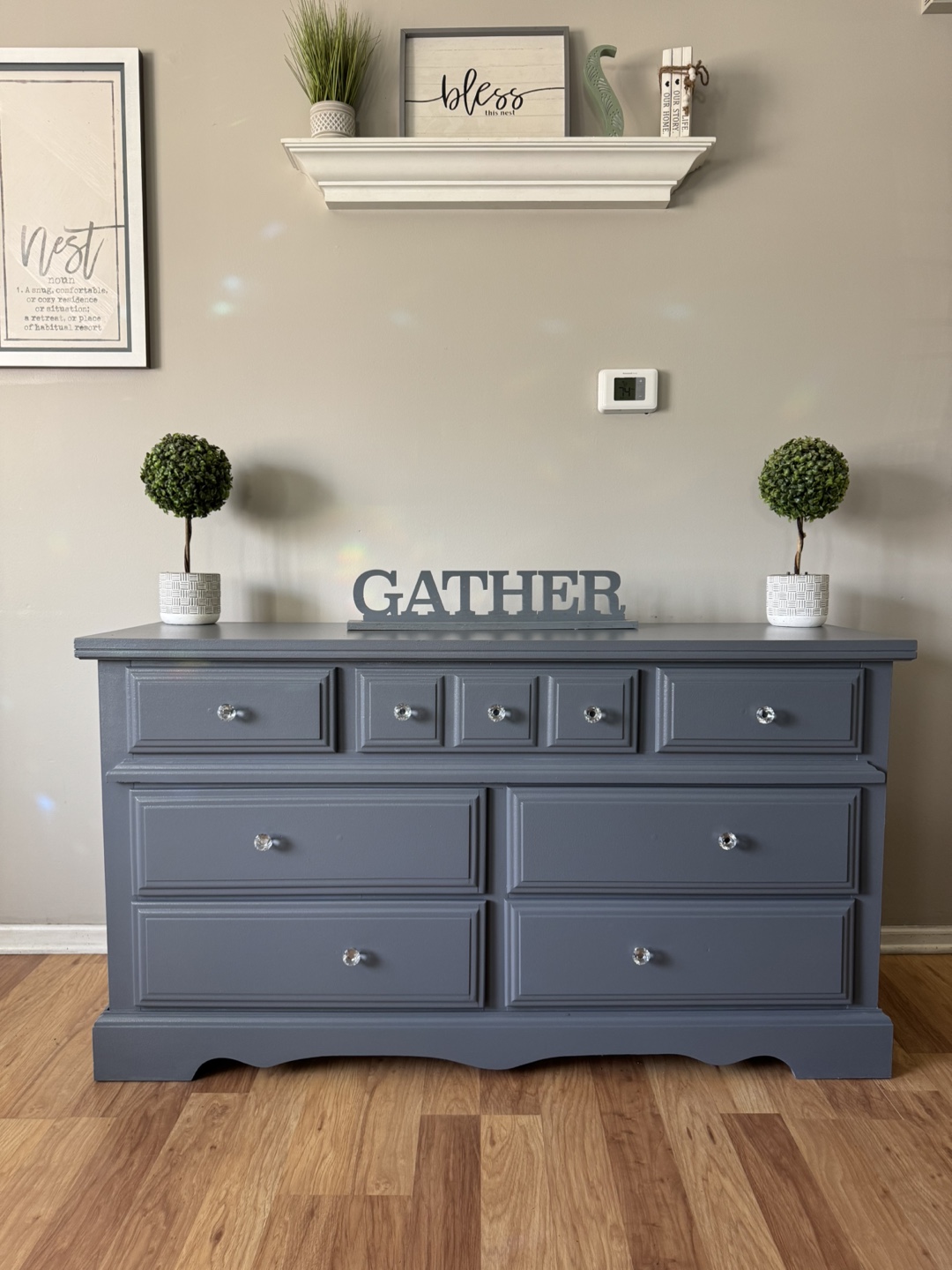 ✨🩶Beautiful solid wood dresser✨🩶