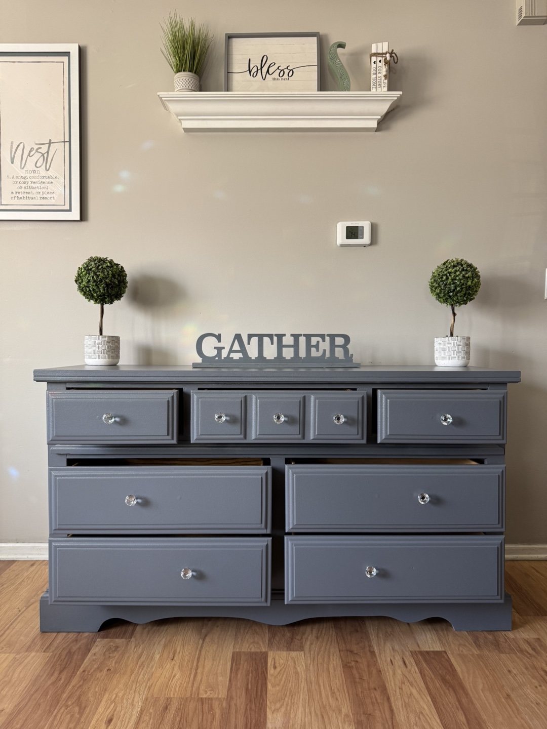 ✨🩶Beautiful solid wood dresser✨🩶 - photo 2