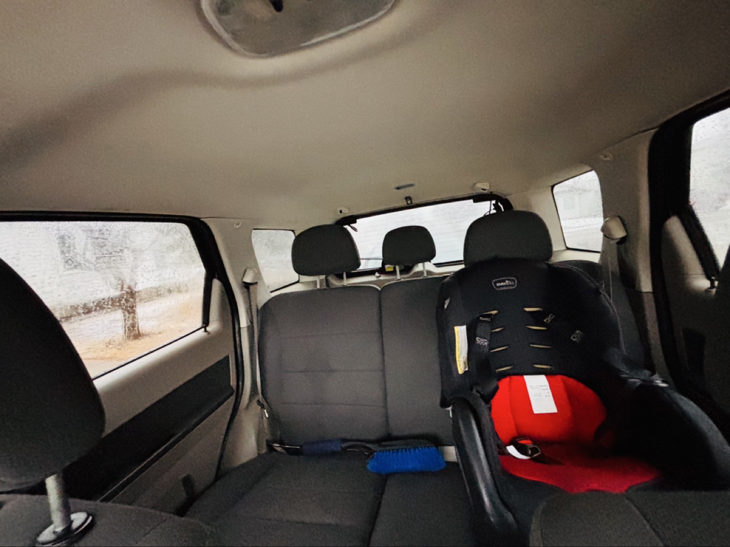 2010 Ford Escape - White SUV - photo 4