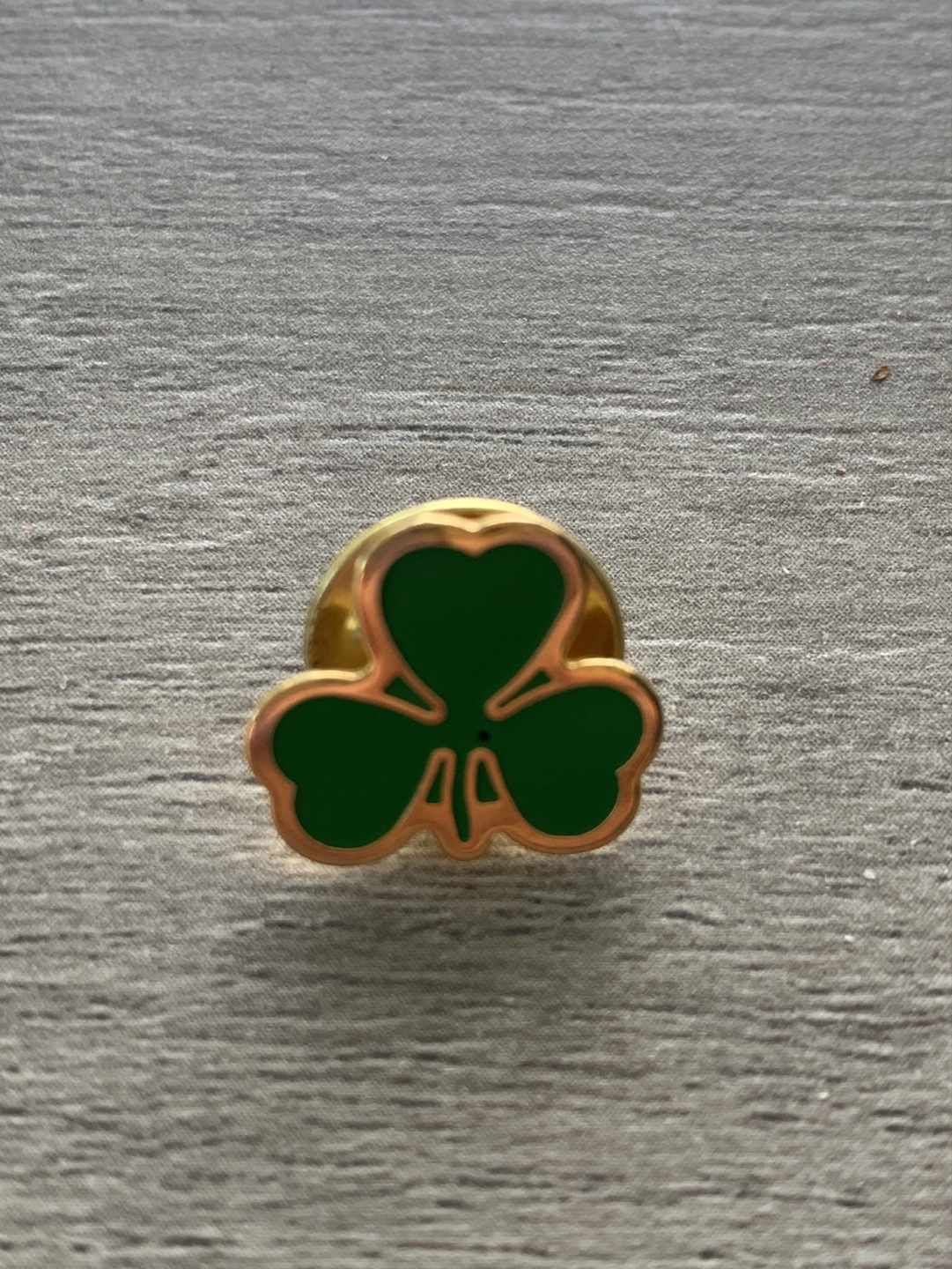 Shamrock ☘️ 3 leaf glover pin