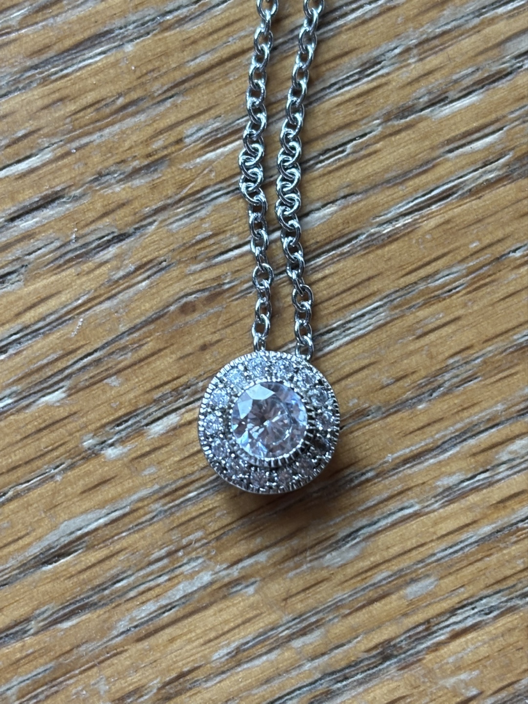 BANANA REPUBLIC RHINESTONE CIRCLE PENDANT NECKLACE