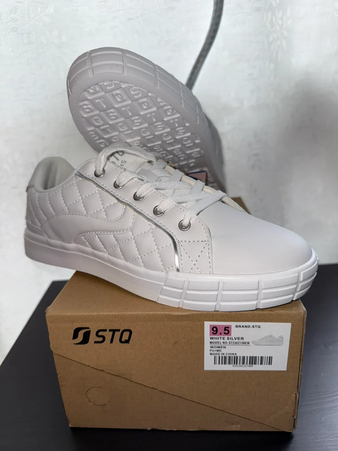 STQ Women's White Quilted Sneakers - Size 9.5 image indicator(3)