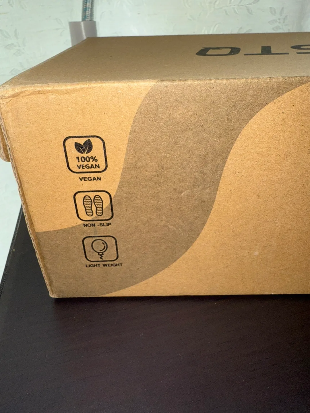 STQ Women's White Quilted Sneakers - Size 9.5 image indicator(6)