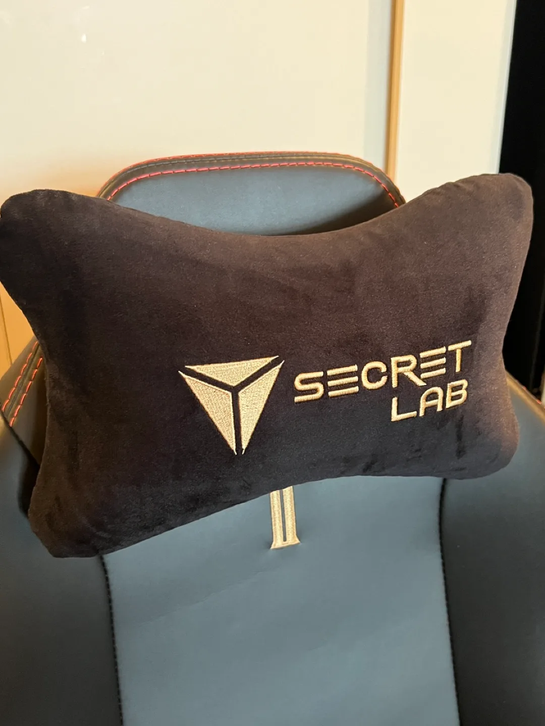 Secretlab Titan XXS size Gaming Chair image indicator(3)