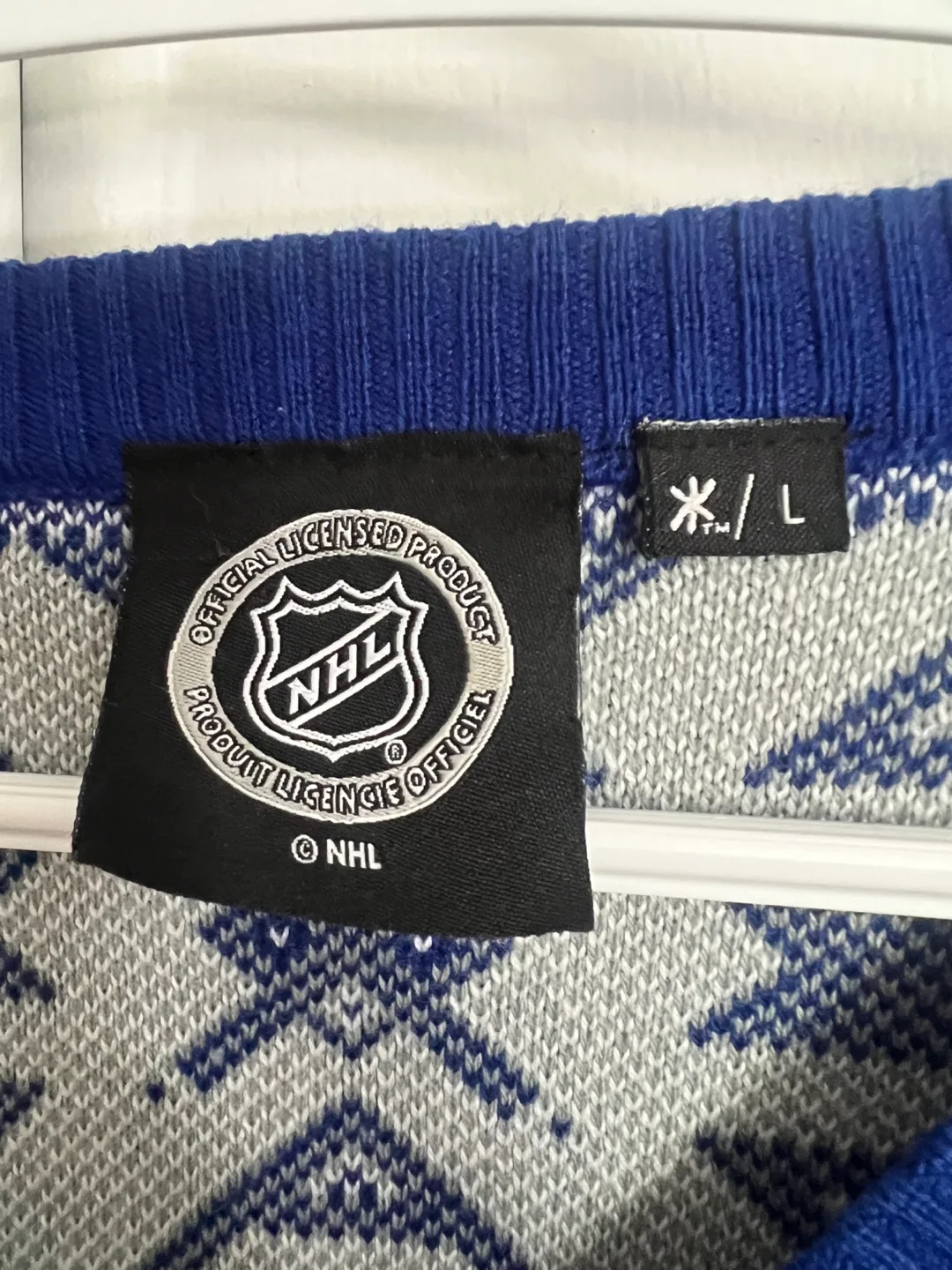 Toronto Maple Leafs Christmas Sweater - Size XL image indicator(2)