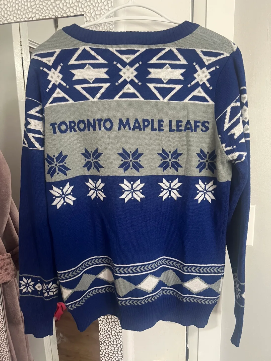 Toronto Maple Leafs Christmas Sweater - Size XL image indicator(3)