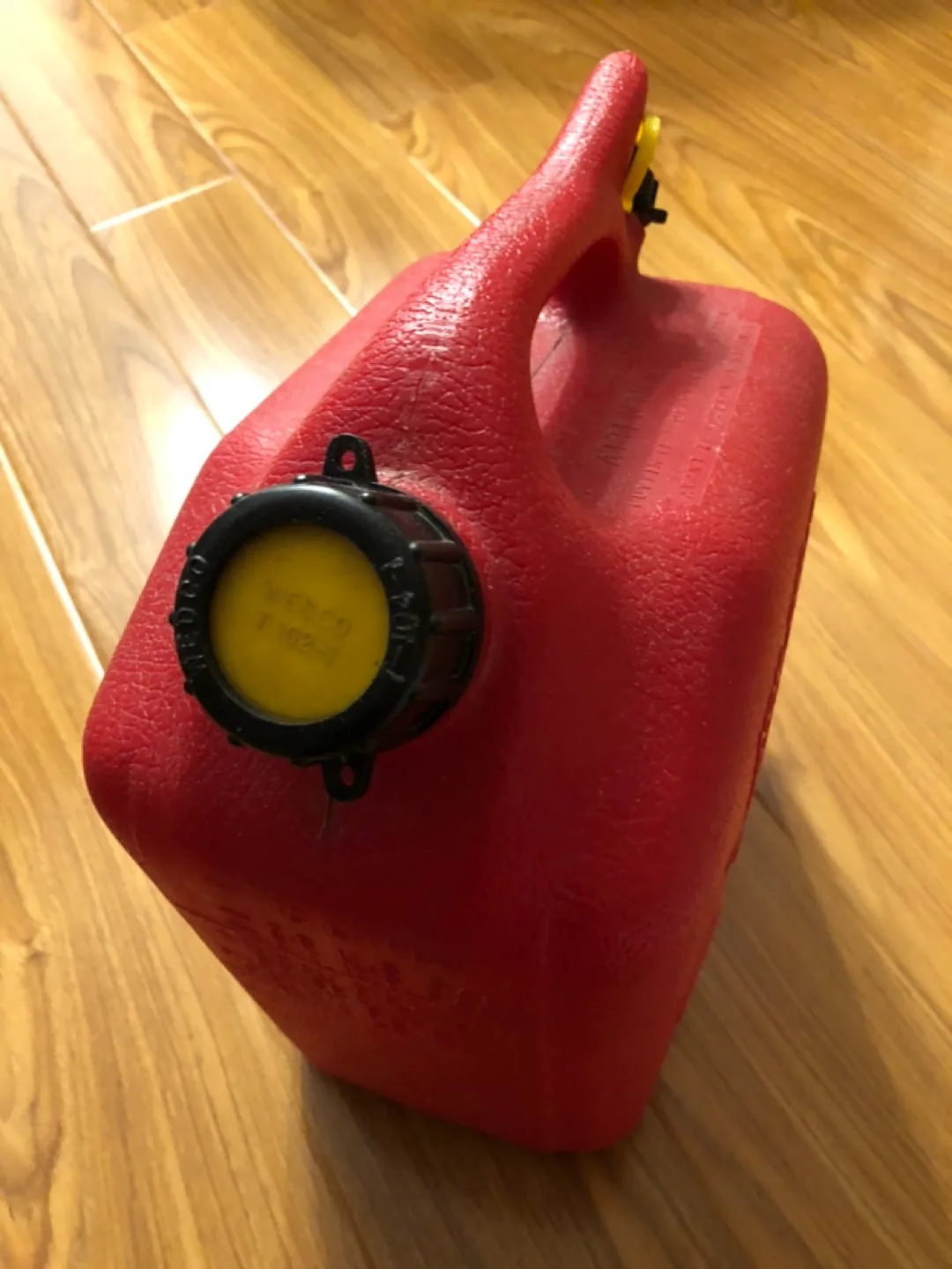 Excellent condition Red 10 Litre Gasoline Petrol Fuel Container image indicator(4)