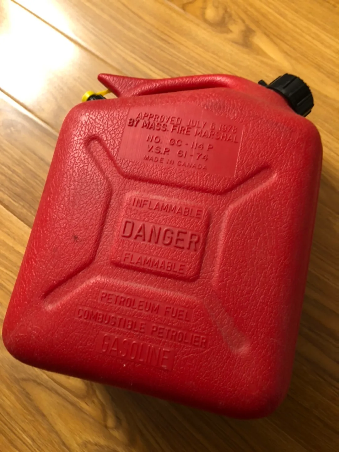 Excellent condition Red 10 Litre Gasoline Petrol Fuel Container image indicator(2)