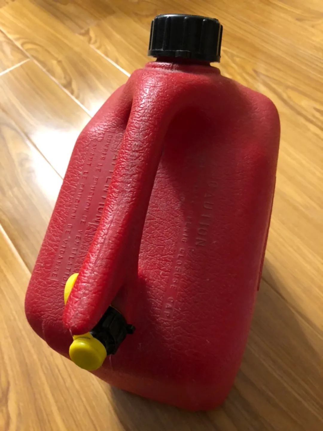 Excellent condition Red 10 Litre Gasoline Petrol Fuel Container image indicator(5)