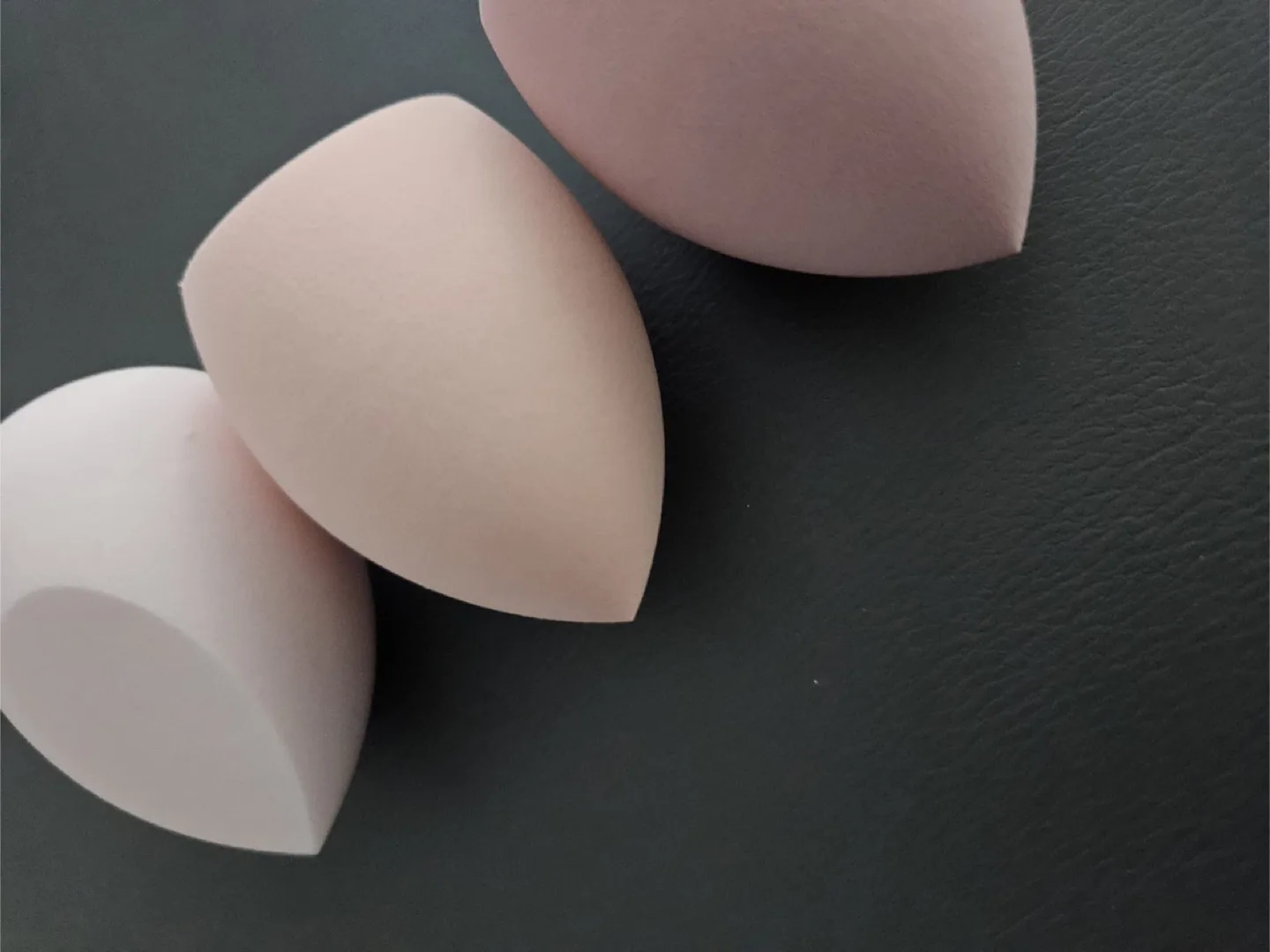 Three Makeup Sponges - Assorted Colours image indicator(3)