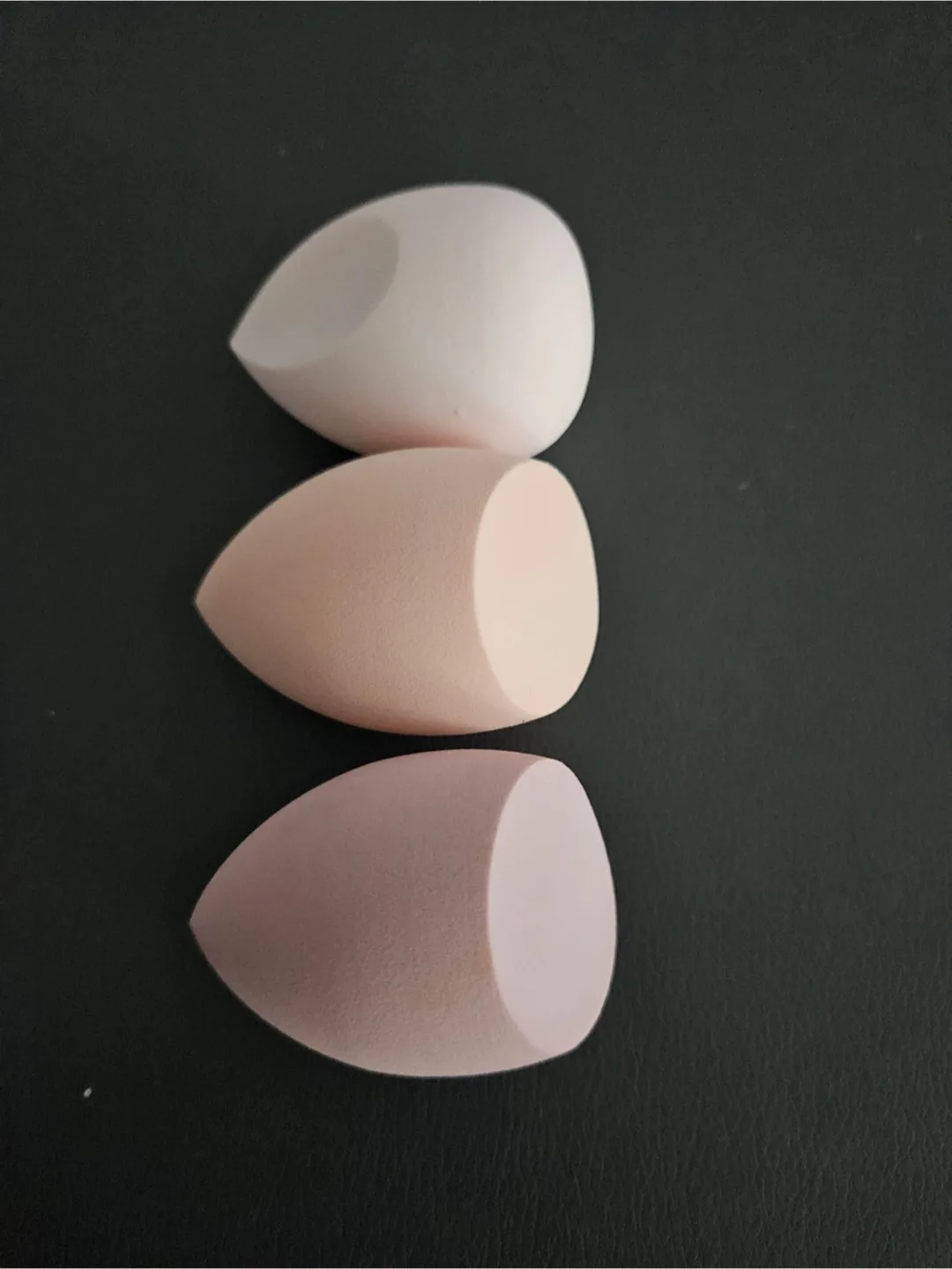 Three Makeup Sponges - Assorted Colours image indicator(2)