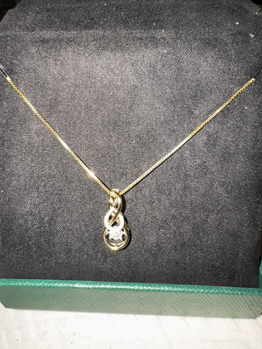 14k Gold Diamond Pendant Necklace thumbnail