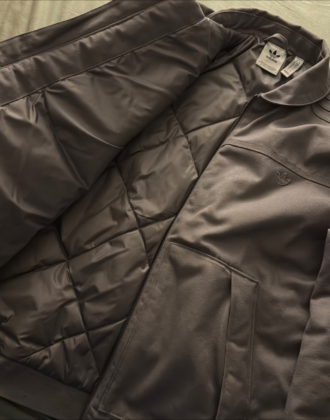 NEEDS TO GO ASAP Adidas Essential Padded Grey Jacket, Size S - photo 4