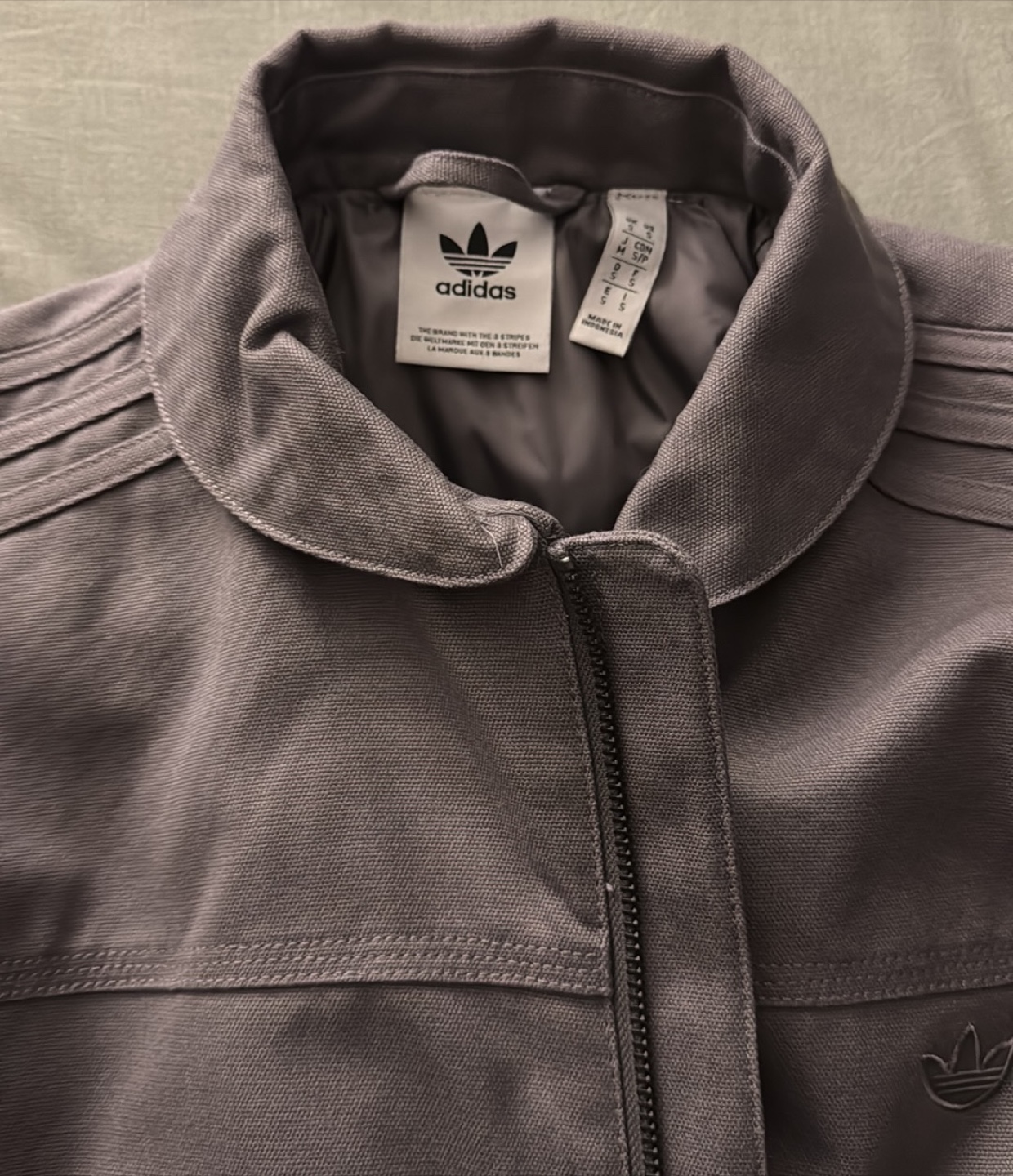 NEEDS TO GO ASAP Adidas Essential Padded Grey Jacket, Size S - photo 3