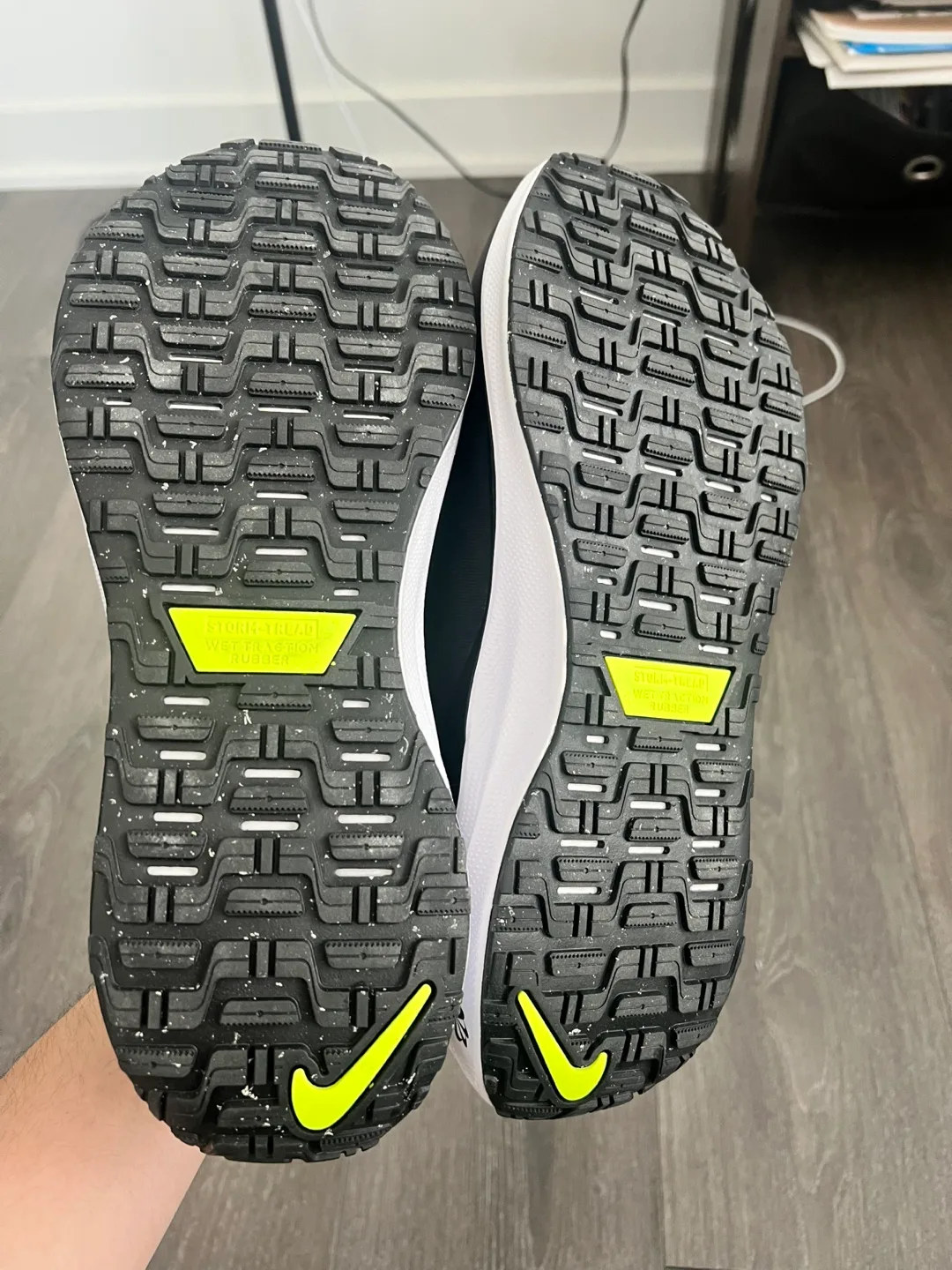 Nike Infinity RN 4 Gore-Tex Running Shoes Size 10 image indicator(2)