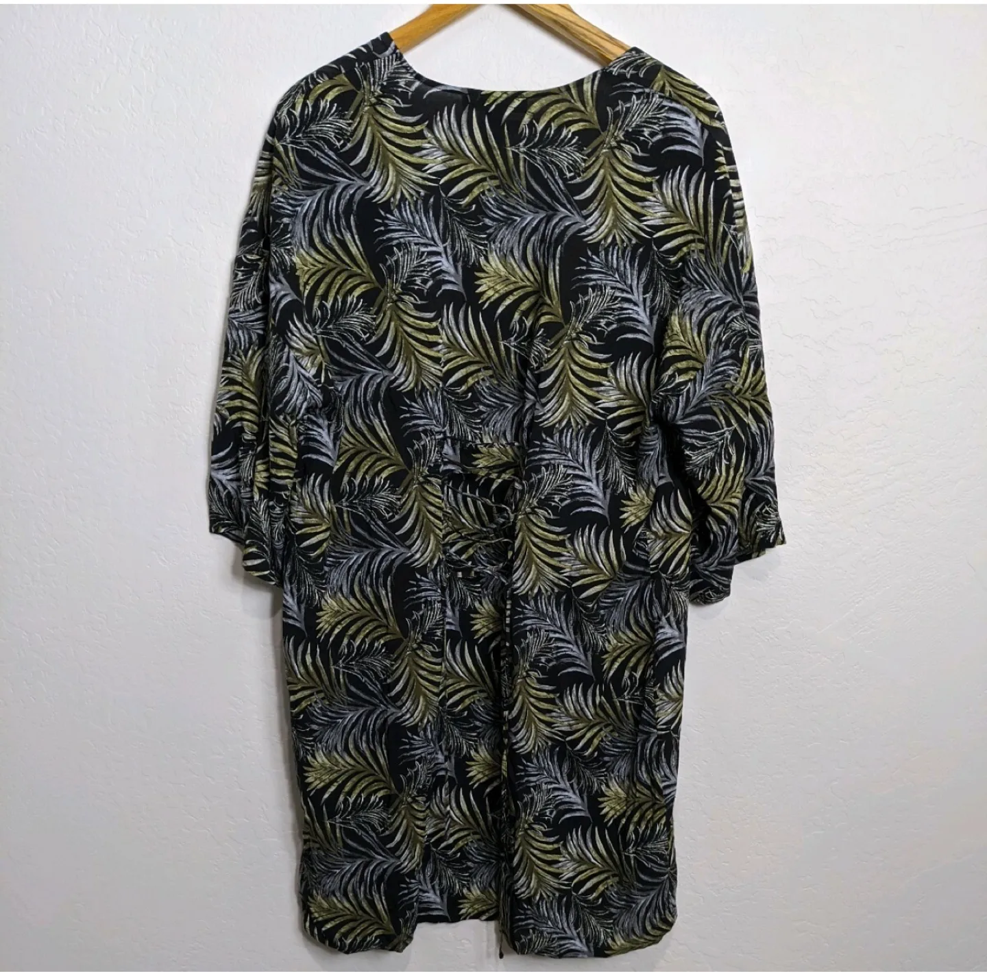 Forever 21 Black and Gold Palm Leaf Print Kimono Cardigan image indicator(2)