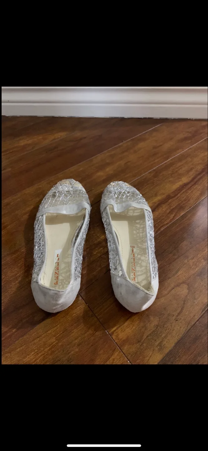 Girls Dress Shoes and Wall Art image indicator(4)