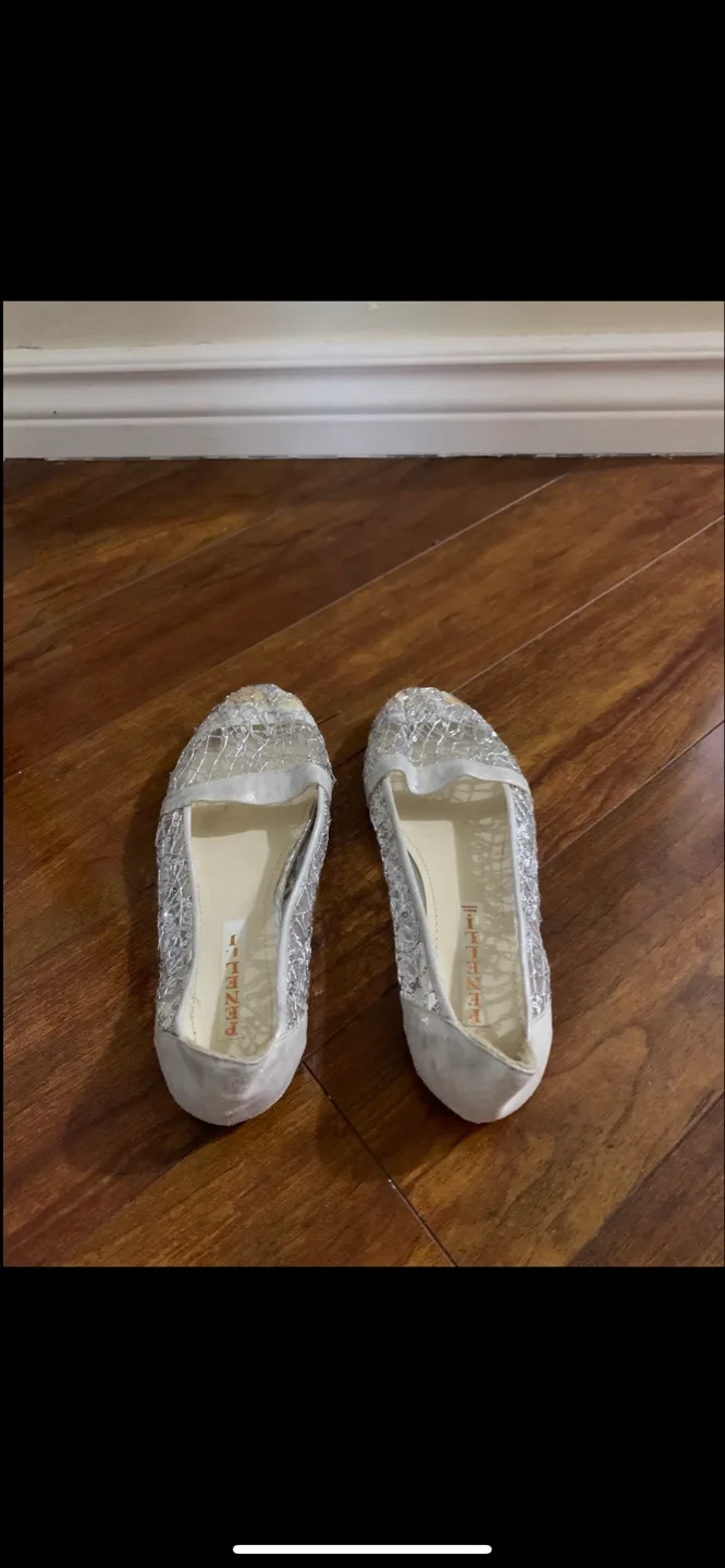 Girls Dress Shoes and Wall Art image indicator(6)