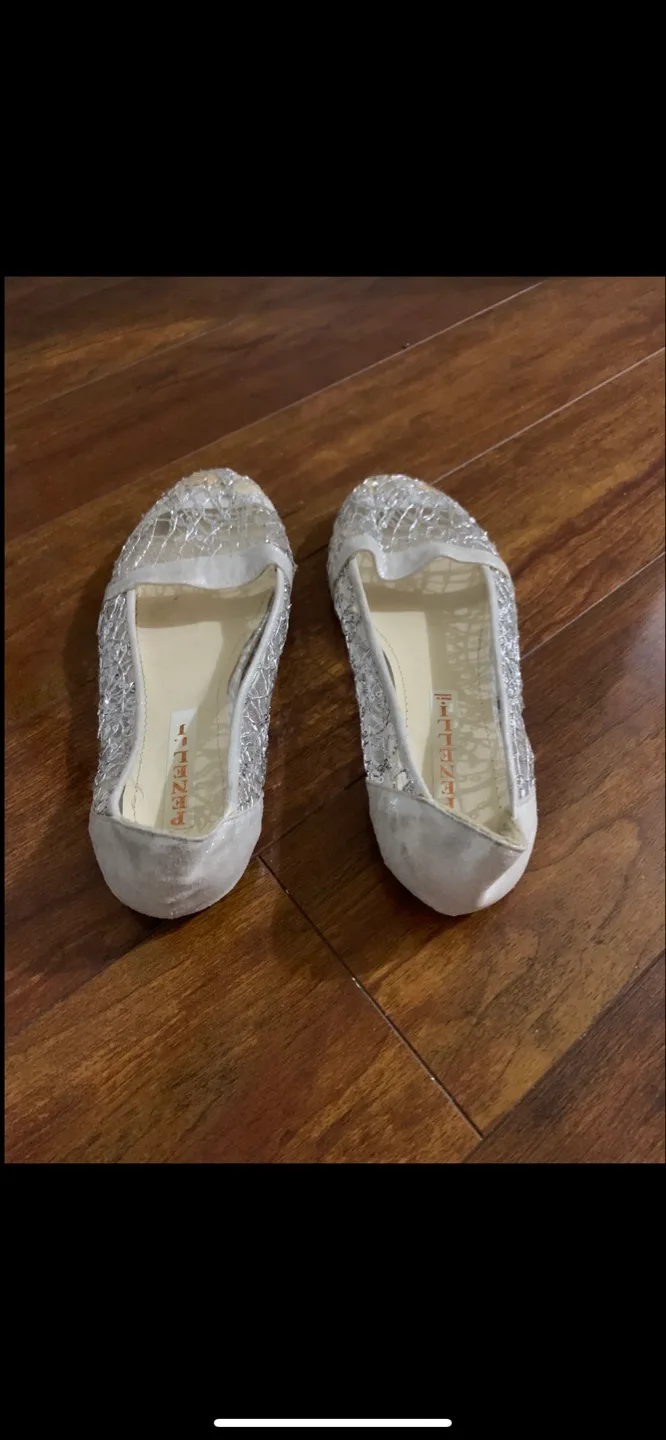 Girls Dress Shoes and Wall Art image indicator(5)