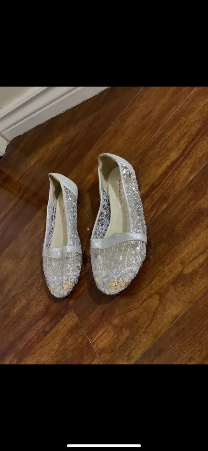 Girls Dress Shoes and Wall Art image indicator(2)