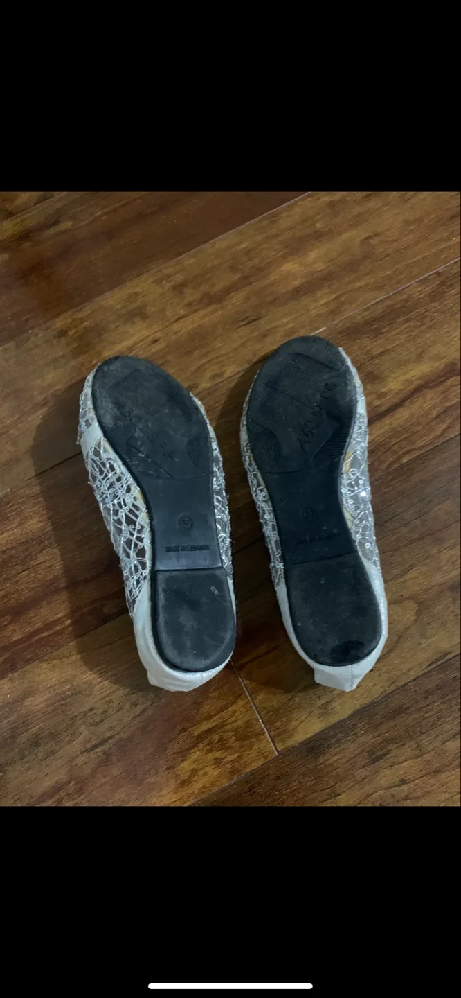 Girls Dress Shoes and Wall Art image indicator(7)