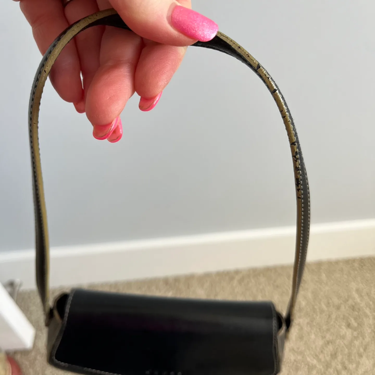 Vintage Guess Black Leather Shoulder Bag image indicator(6)