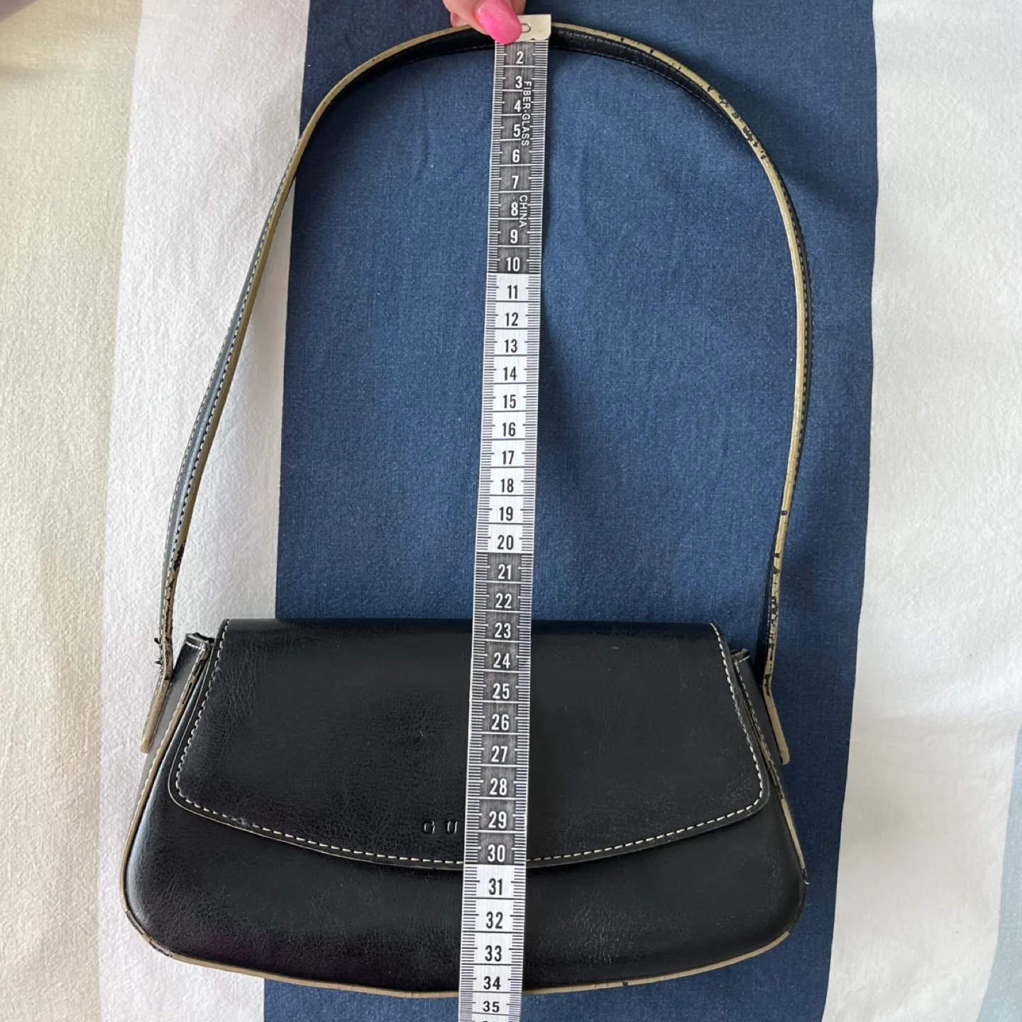 Vintage Guess Black Leather Shoulder Bag image indicator(9)