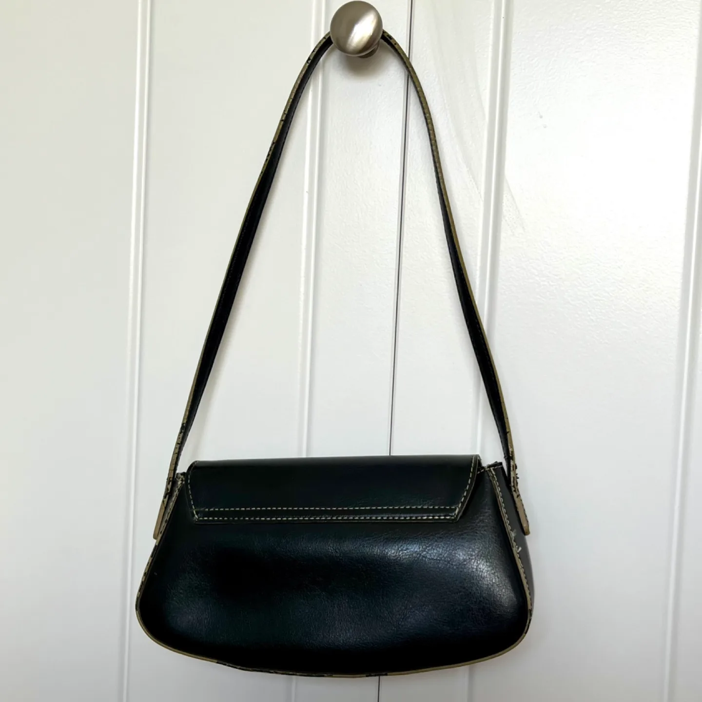 Vintage Guess Black Leather Shoulder Bag image indicator(10)