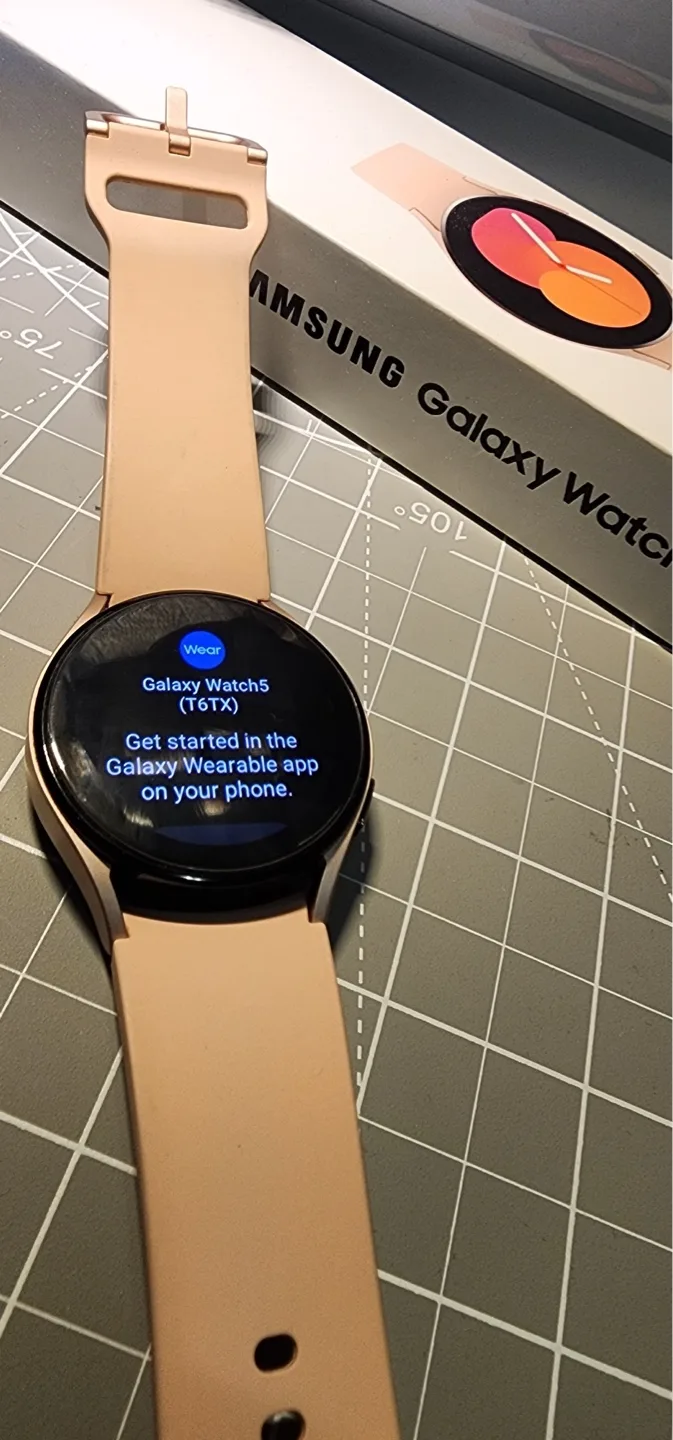 Samsung Galaxy Watch 5 40mm Rose Gold thumbnail