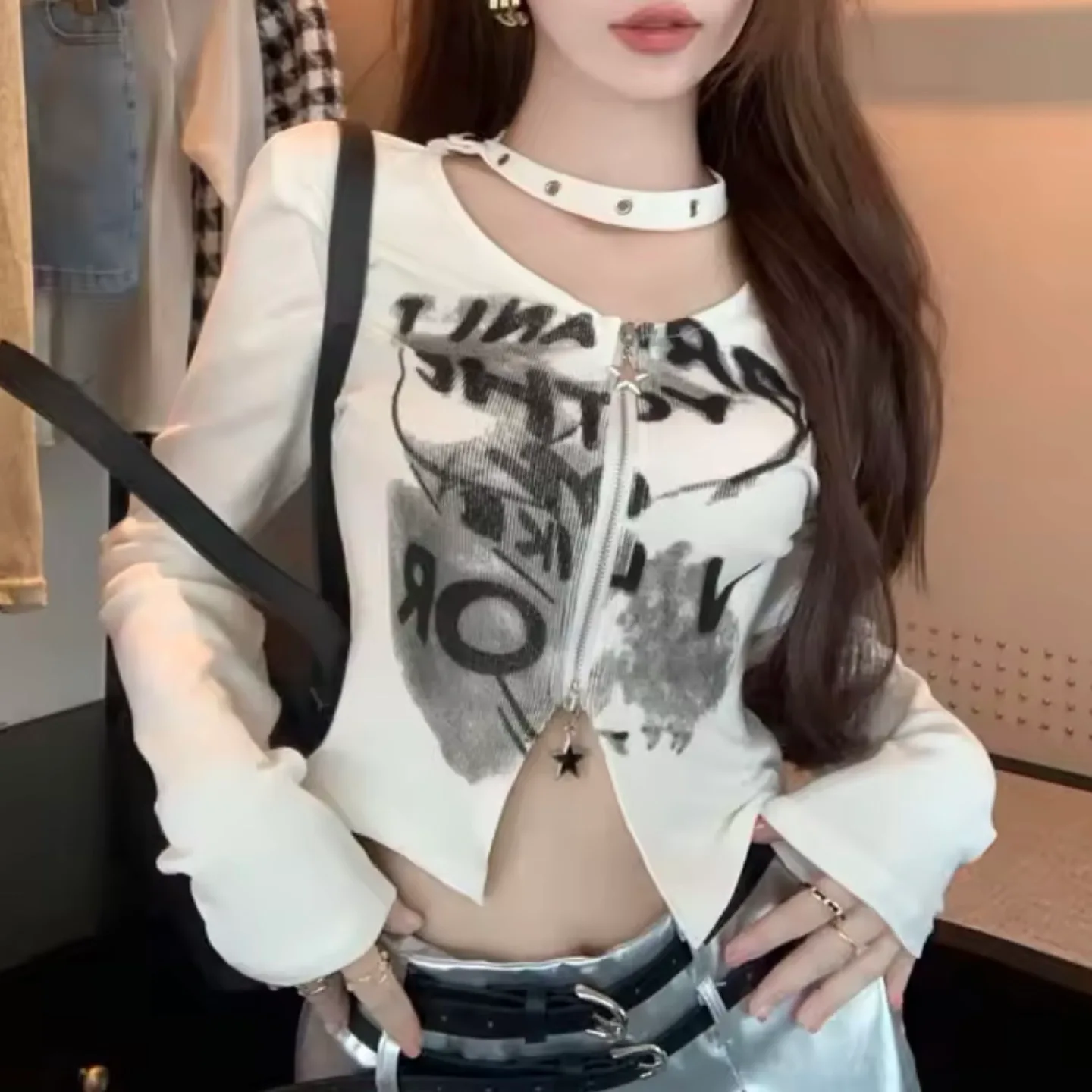 Graphic Print Zip-Up Long Sleeve Crop Top thumbnail