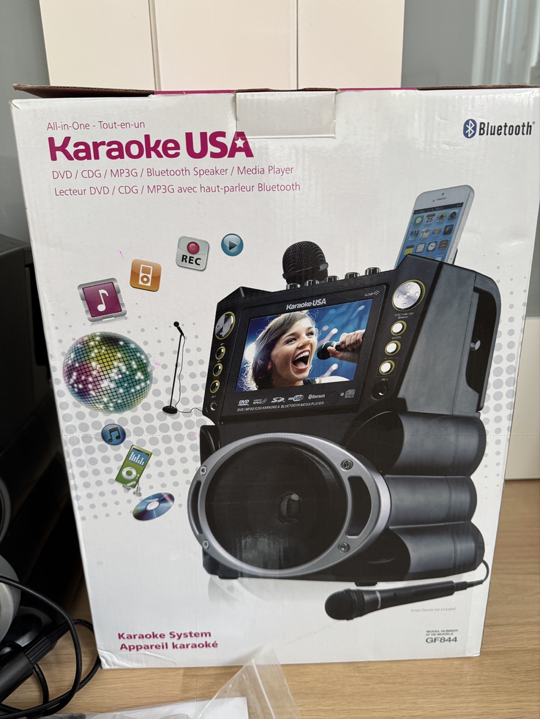 Karaoke USA GF844 7" Karaoke Machine with 2 Microphones - photo 3