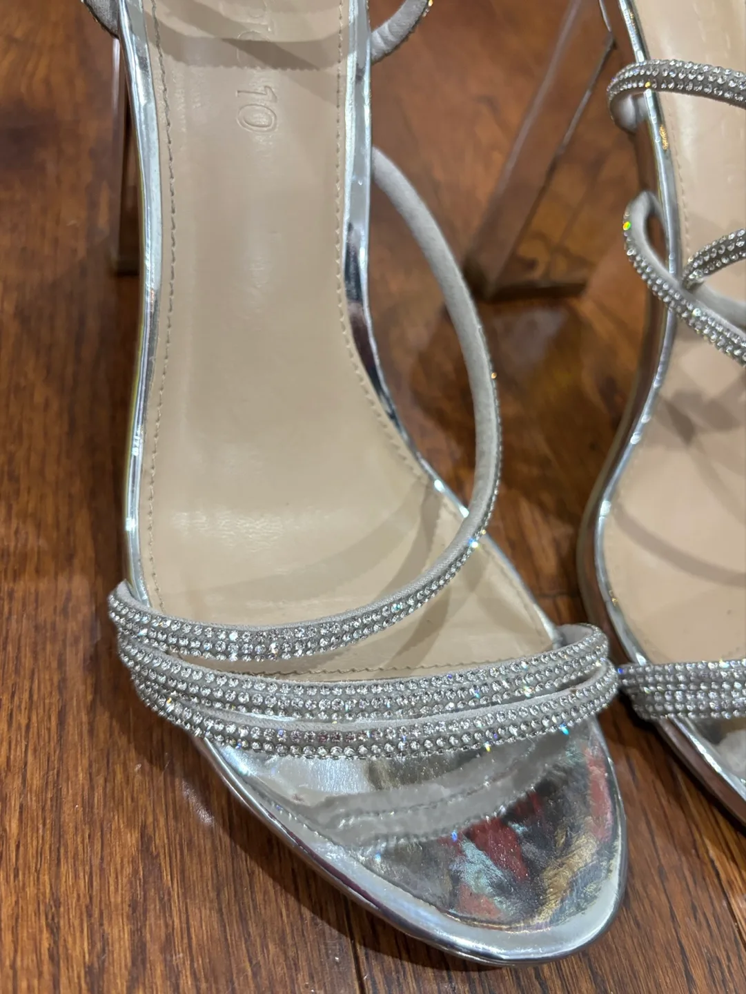 High Heel shoes -White, Silver, Blue, green image indicator(3)