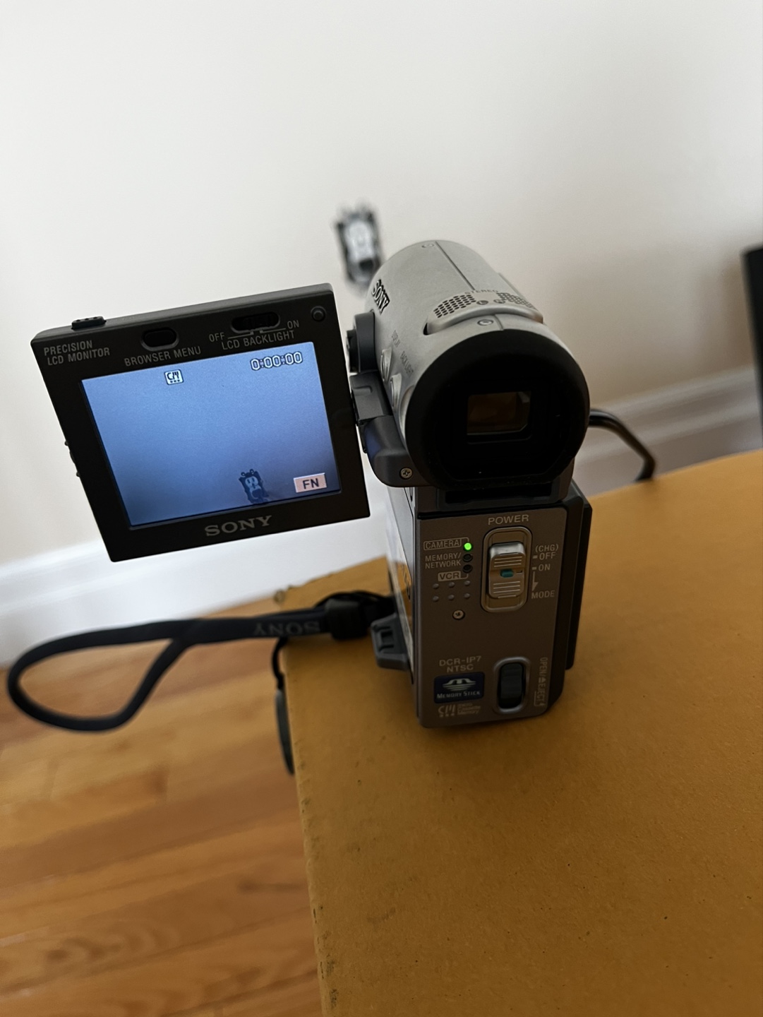 Sony DCR-IP7BT Network Handycam IP Digital Video Camera Recorder - photo 2