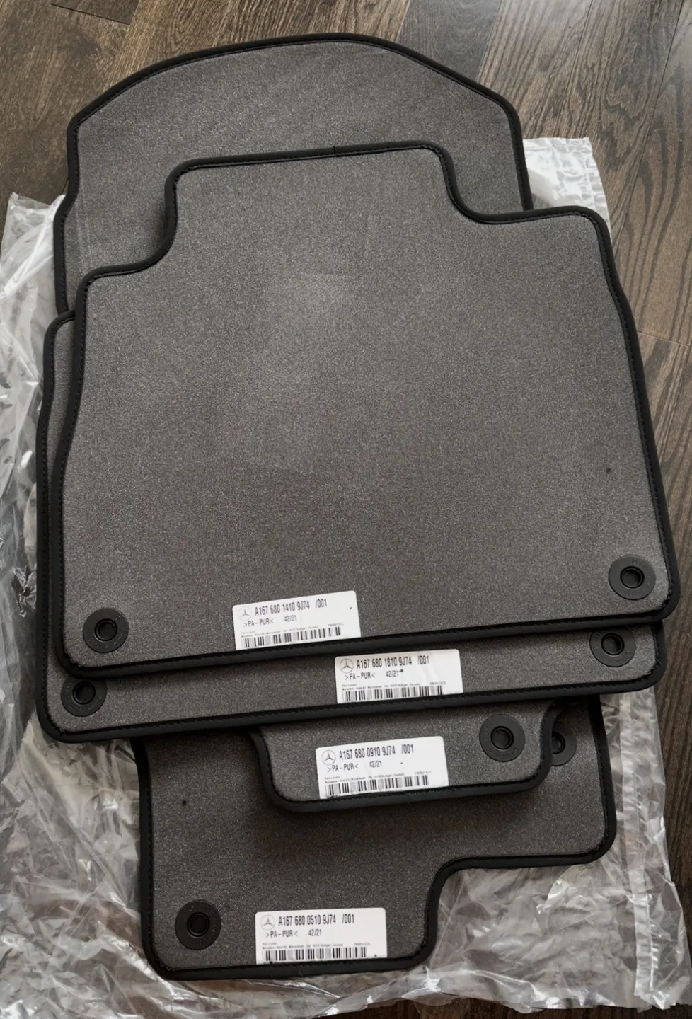 Mercedes-Benz OEM Floor Mats image indicator(3)