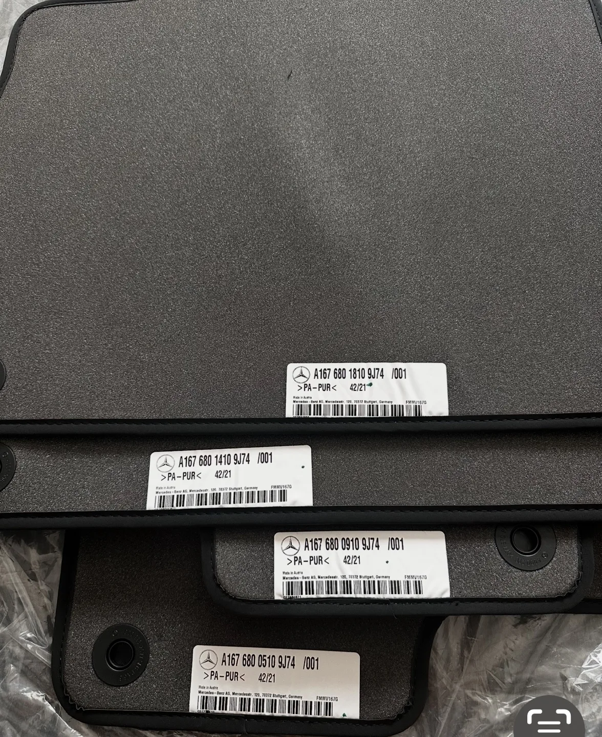 Mercedes-Benz OEM Floor Mats image indicator(2)