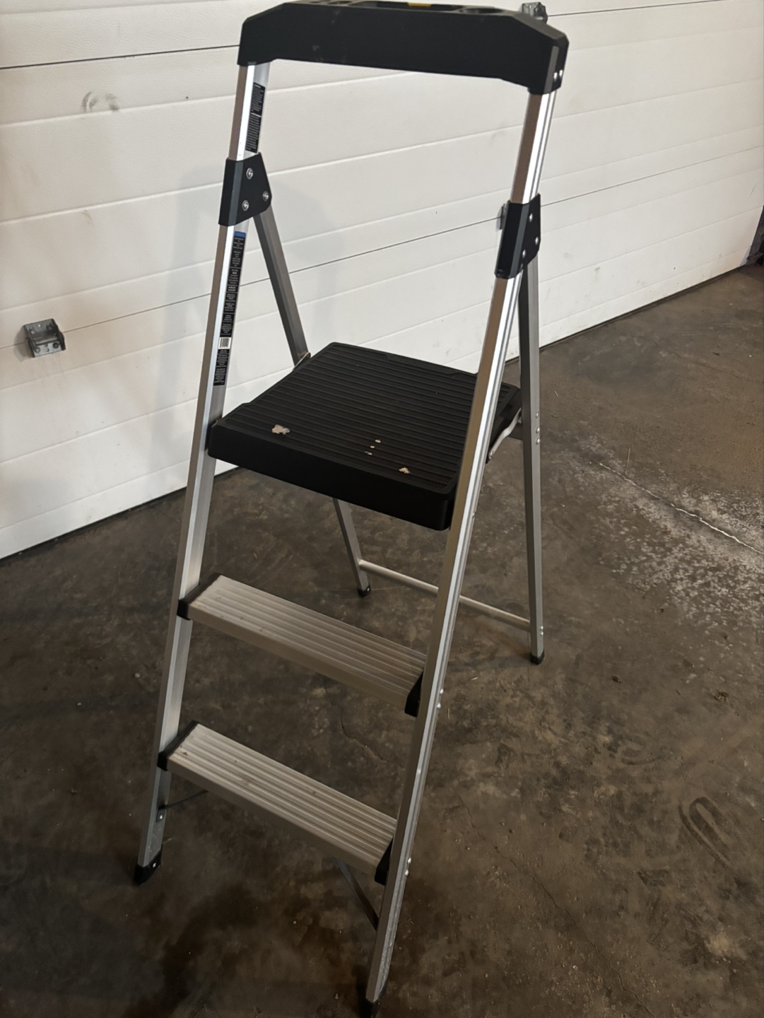 Gorilla Ladders GLA-3C 3-Step Stepladders